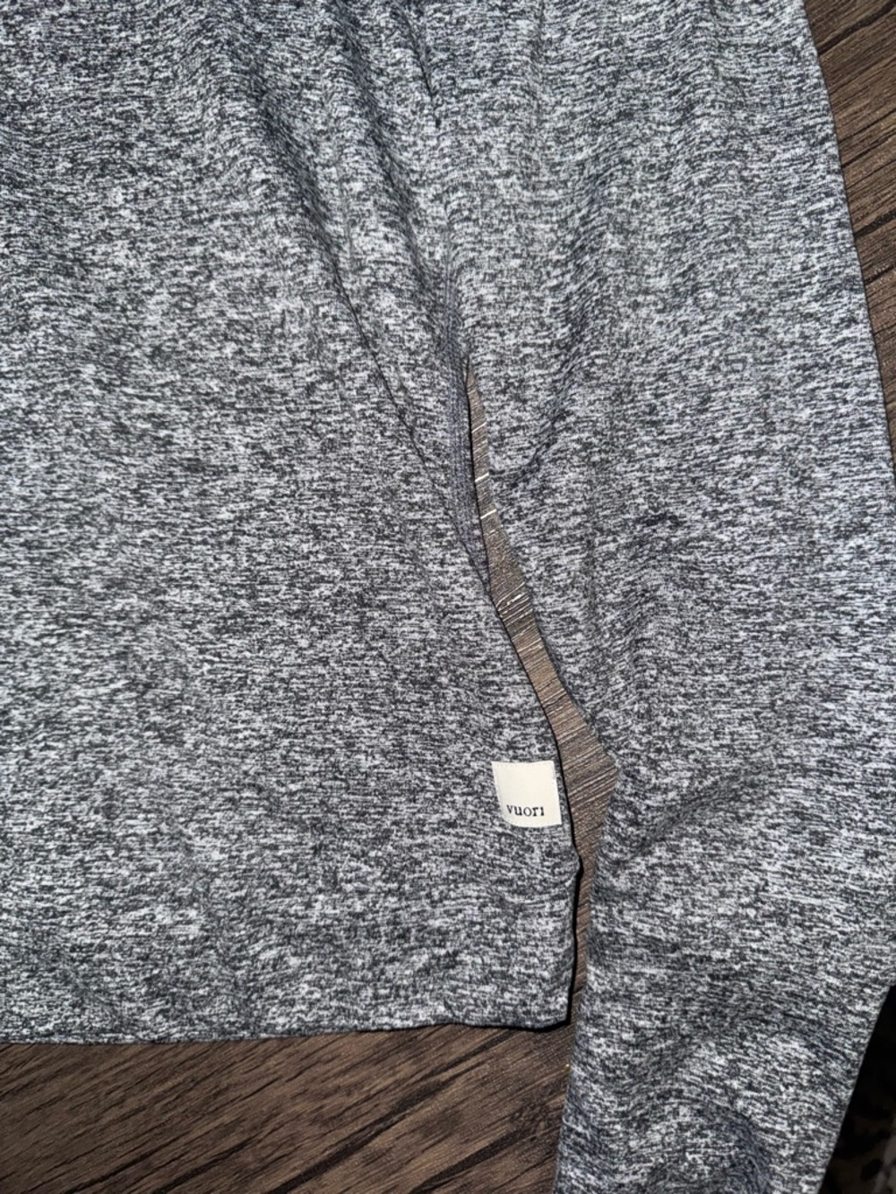 Vuori Halo Essential Hoodie in black heather Size S - Picture 3 of 6